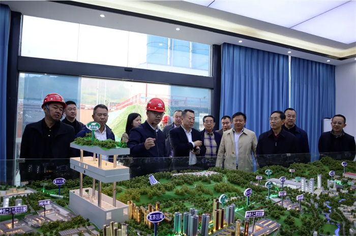 1724829996394042.jpg 2023.11.15開州區(qū)企業(yè)商會一行走訪永昂實業(yè)2.jpg