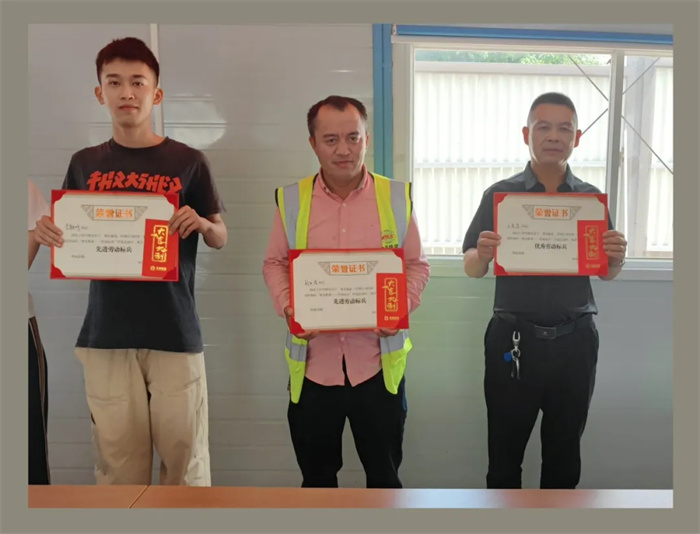 1725605881914855.jpg 6.7勞動標(biāo)兵樹新風(fēng)2.jpg